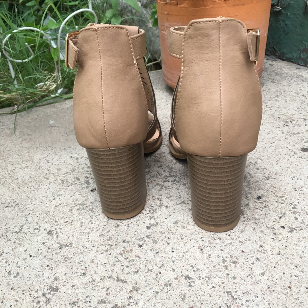 Perforated Tan Heels - Picture 5 of 5